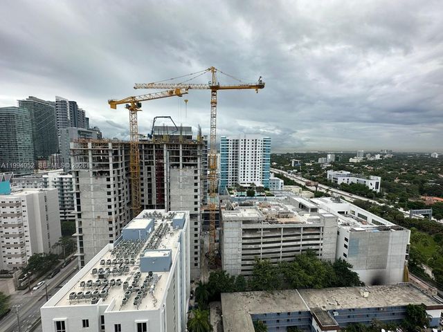 239 SW 9th St 2002, Miami, FL 33130