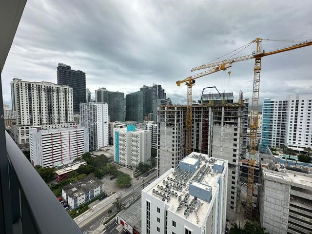 239 SW 9th St 2002, Miami, FL 33130