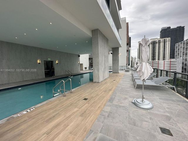 239 SW 9th St 2002, Miami, FL 33130