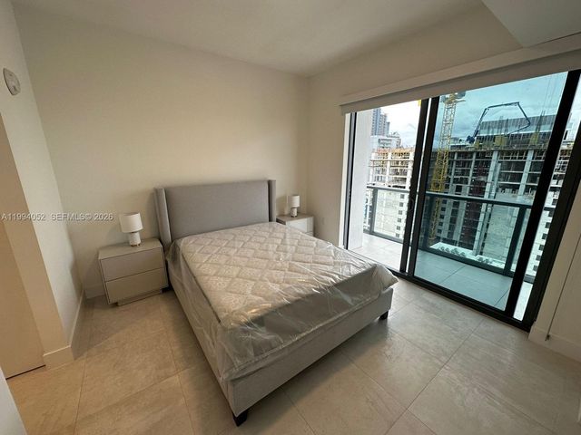 239 SW 9th St 2002, Miami, FL 33130