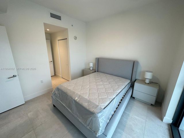 239 SW 9th St 2002, Miami, FL 33130