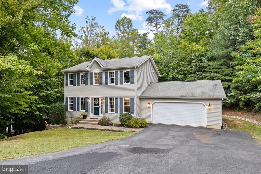 8427 TOMPKINS DR, King George, VA 22485
