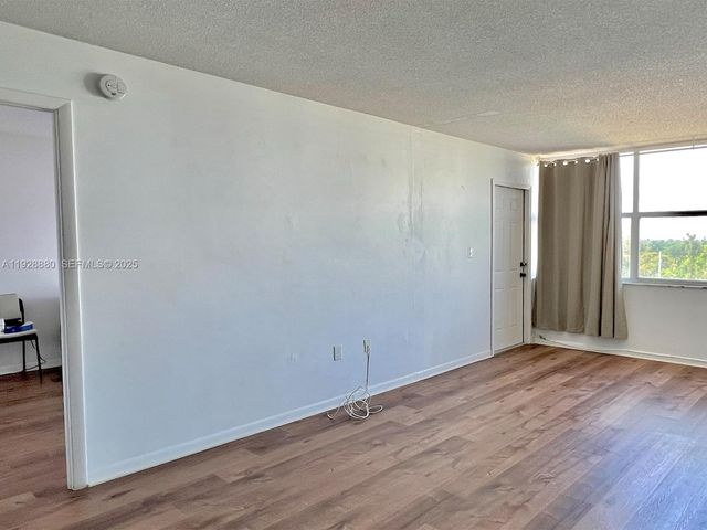 1300 NE Miami Gardens Dr 711E, Miami, FL 33179