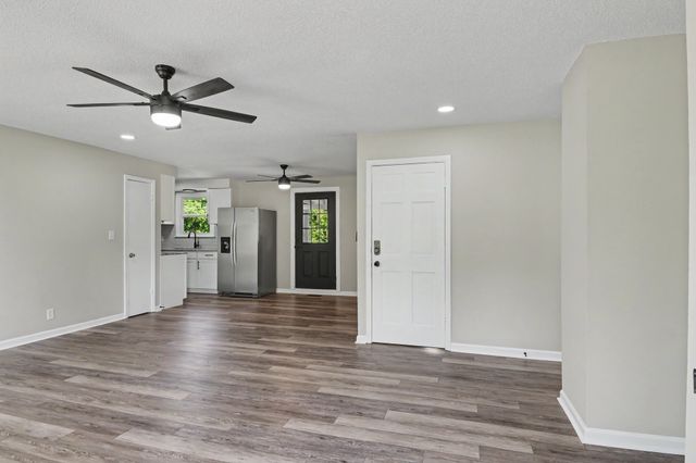 722 Overton Dr, Clarksville, TN 37042