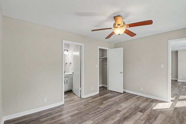 722 Overton Dr, Clarksville, TN 37042