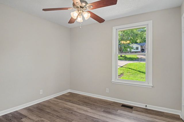 722 Overton Dr, Clarksville, TN 37042