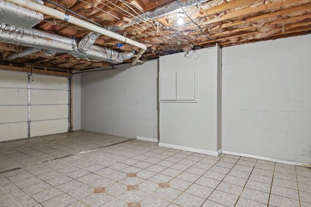 722 Overton Dr, Clarksville, TN 37042