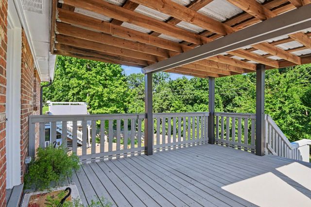 722 Overton Dr, Clarksville, TN 37042
