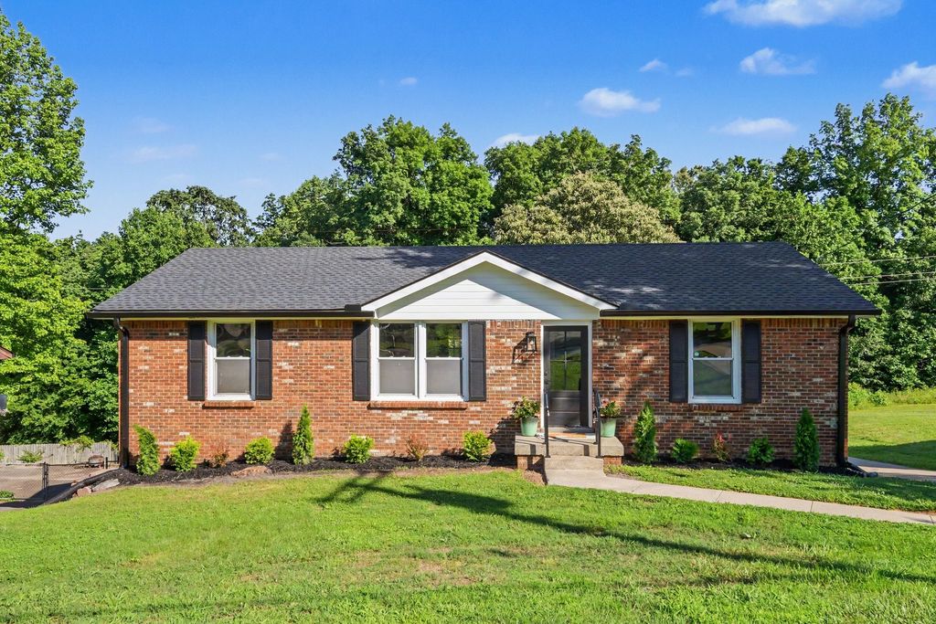 722 Overton Dr, Clarksville, TN 37042