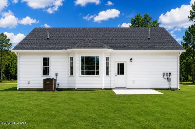 105 W Westbrook Street, Wallace, NC 28466