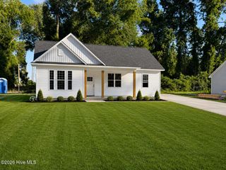 105 W Westbrook Street, Wallace, NC 28466