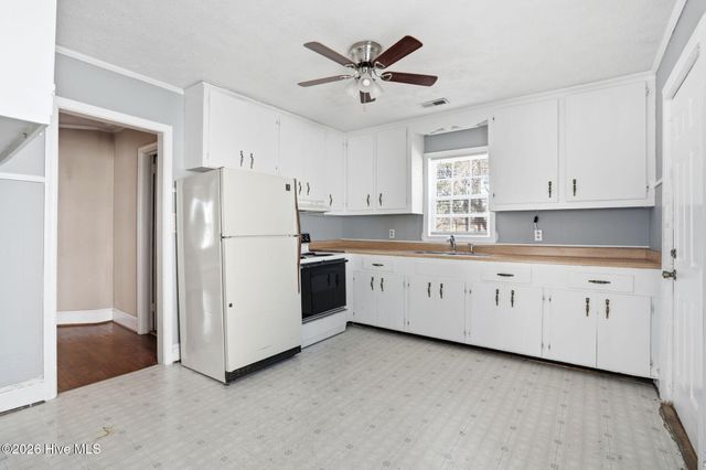 205 N Thompson Street, Whiteville, NC 28472