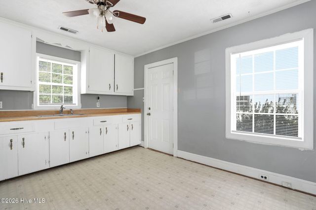 205 N Thompson Street, Whiteville, NC 28472