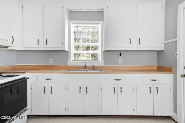 205 N Thompson Street, Whiteville, NC 28472