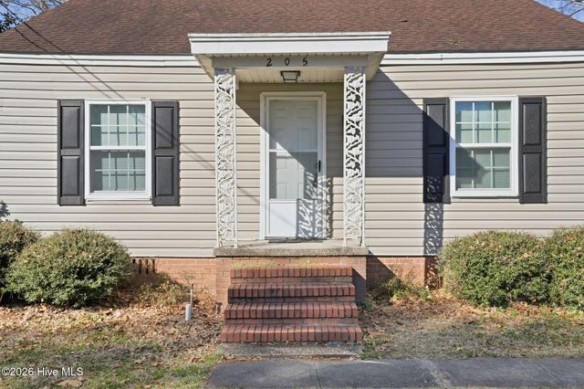 205 N Thompson Street, Whiteville, NC 28472