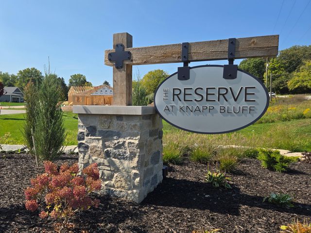 4708 Knapp Bluff Drive NE, Grand Rapids, MI 49525
