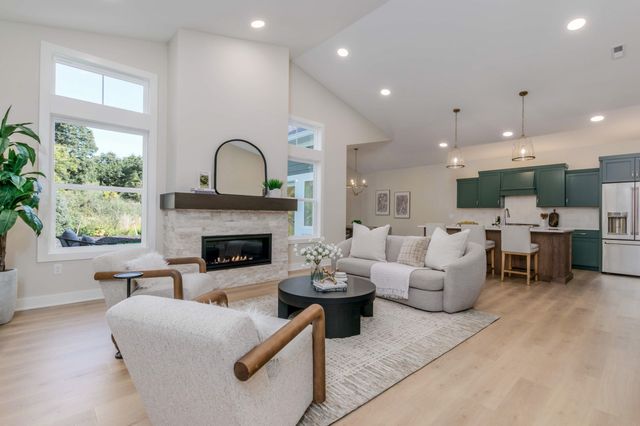 4708 Knapp Bluff Drive NE, Grand Rapids, MI 49525