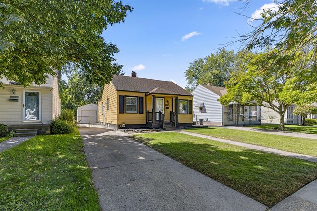 19130 Woodcrest Street, Harper Woods, MI 48225