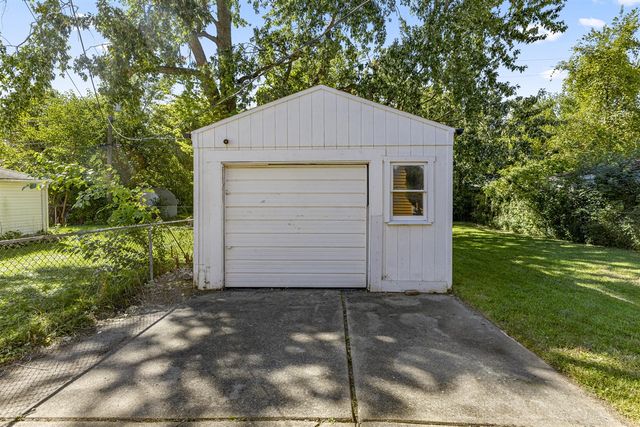 19130 Woodcrest Street, Harper Woods, MI 48225