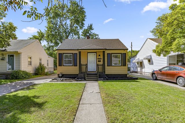 19130 Woodcrest Street, Harper Woods, MI 48225