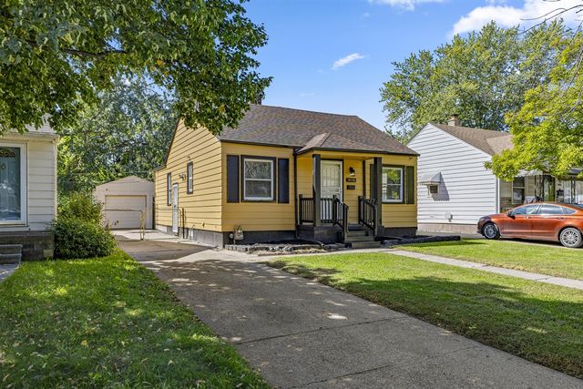 19130 Woodcrest Street, Harper Woods, MI 48225