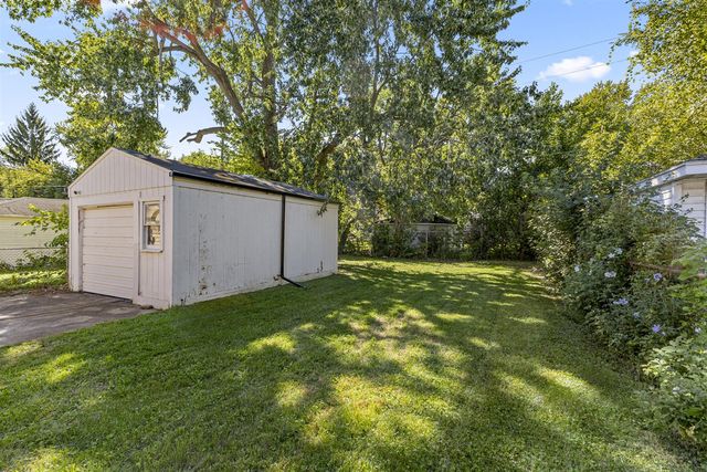 19130 Woodcrest Street, Harper Woods, MI 48225