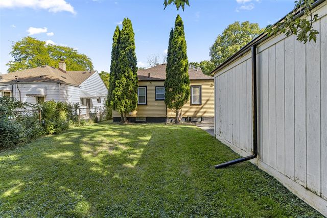 19130 Woodcrest Street, Harper Woods, MI 48225