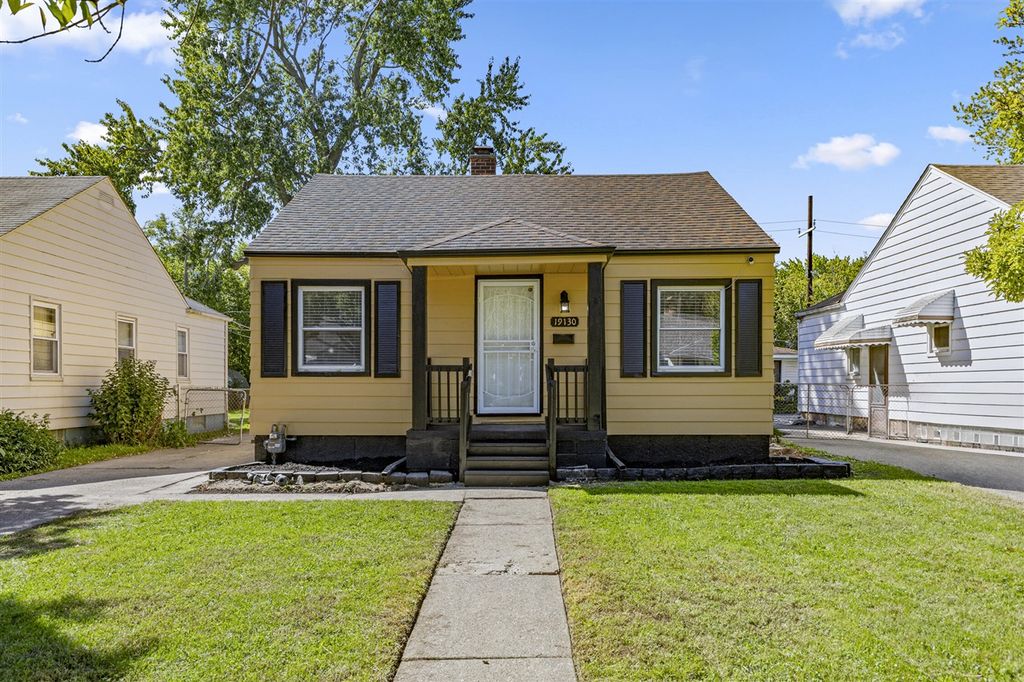 19130 Woodcrest Street, Harper Woods, MI 48225