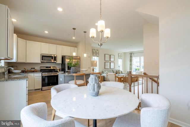 33 WHITAKER CT, Millville, NJ 08332