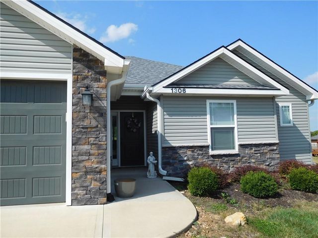 1306 SW Addie Lane, Grain Valley, MO 64029