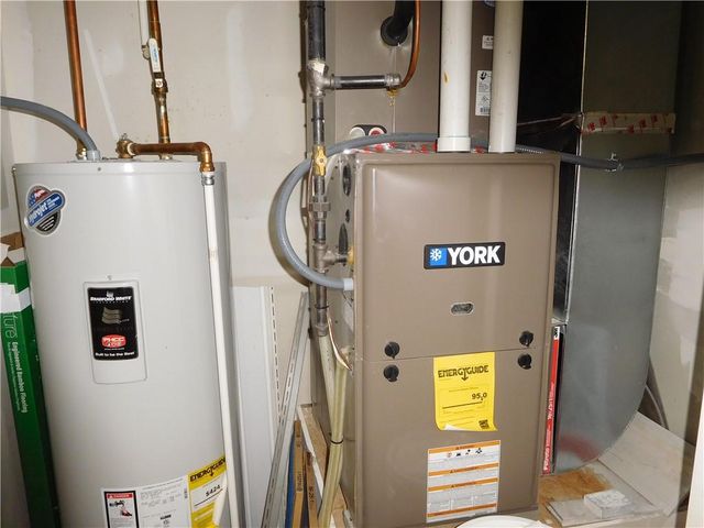 1306 SW Addie Lane, Grain Valley, MO 64029