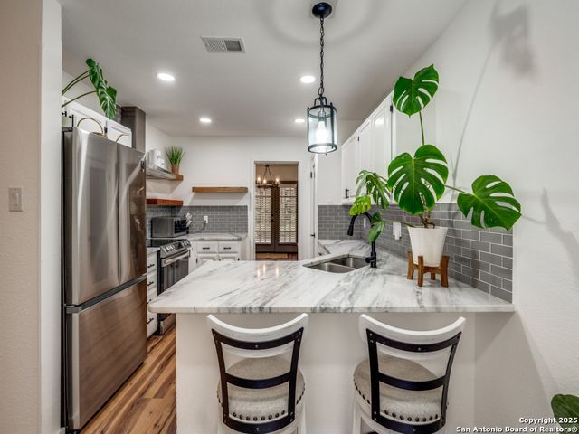 3605 Hidden Dr Apt E1, San Antonio, TX 78217