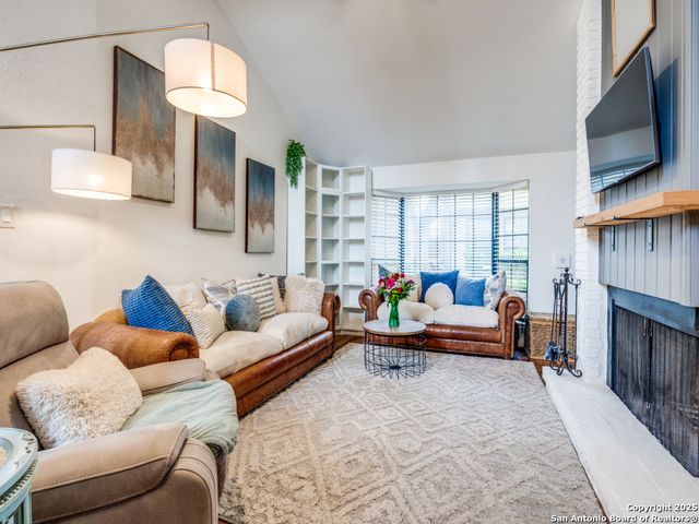 3605 Hidden Dr Apt E1, San Antonio, TX 78217