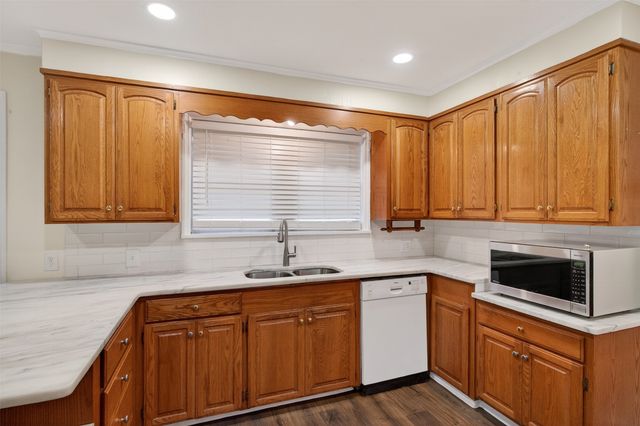 4015 Richmond Avenue, Shreveport, LA 71106