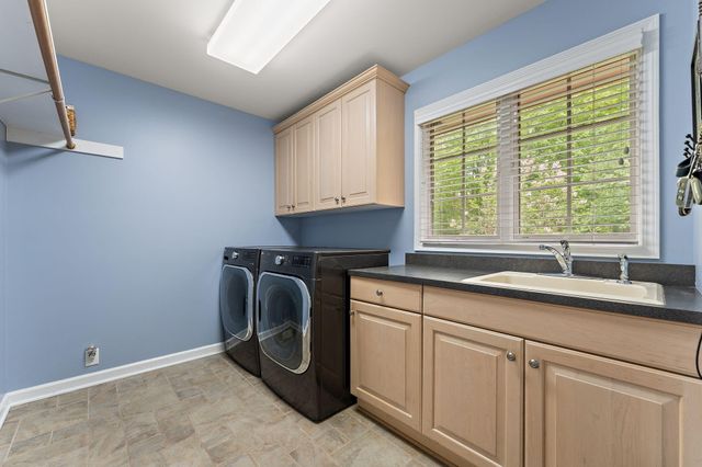 902 Crabapple Lane, Valparaiso, IN 46383