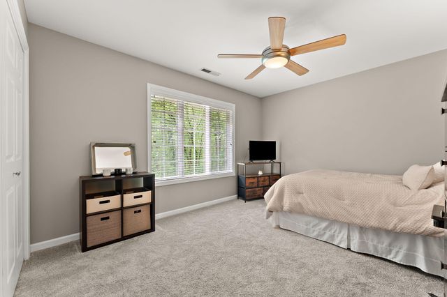 902 Crabapple Lane, Valparaiso, IN 46383