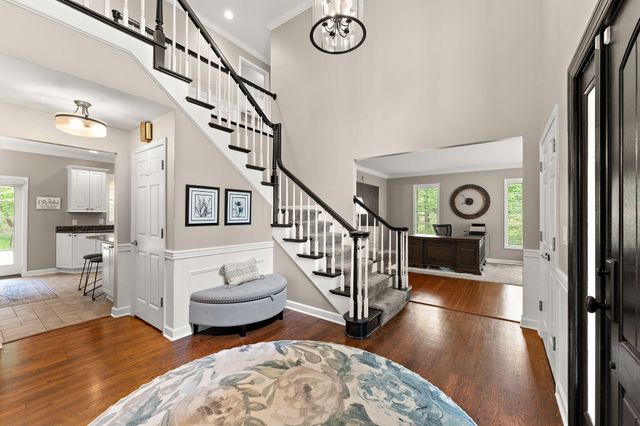 902 Crabapple Lane, Valparaiso, IN 46383