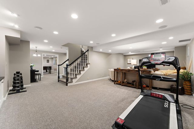902 Crabapple Lane, Valparaiso, IN 46383