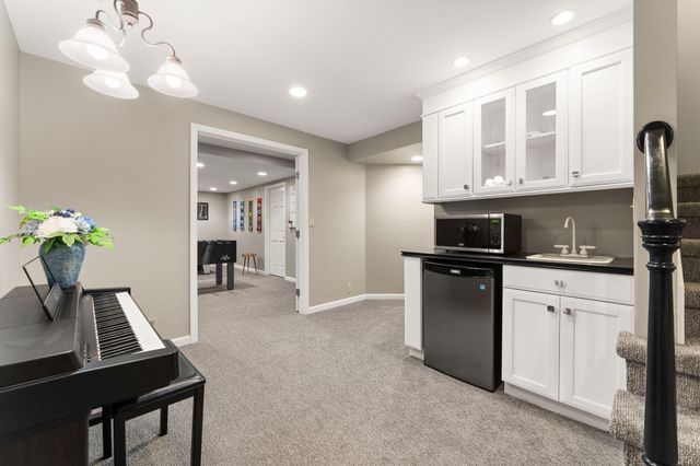 902 Crabapple Lane, Valparaiso, IN 46383