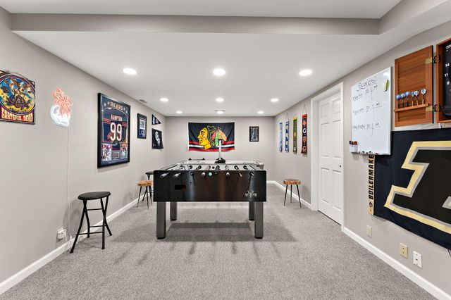 902 Crabapple Lane, Valparaiso, IN 46383