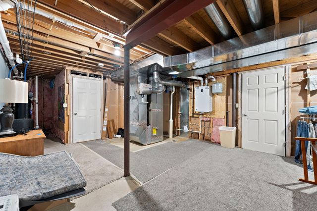 902 Crabapple Lane, Valparaiso, IN 46383