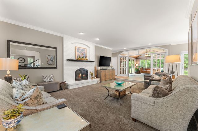 902 Crabapple Lane, Valparaiso, IN 46383