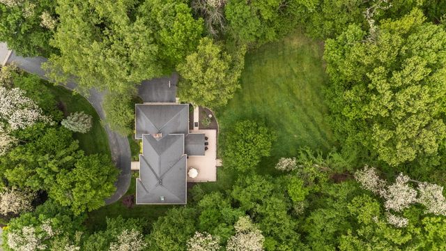 902 Crabapple Lane, Valparaiso, IN 46383