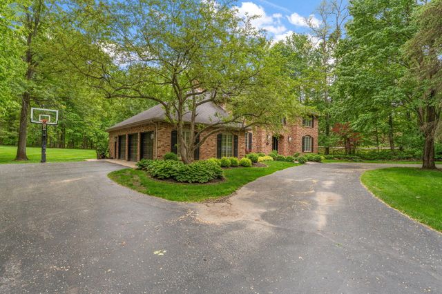 902 Crabapple Lane, Valparaiso, IN 46383