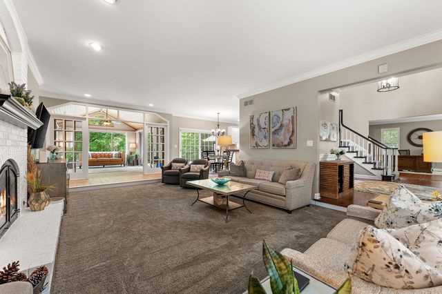 902 Crabapple Lane, Valparaiso, IN 46383