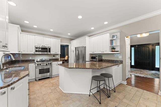 902 Crabapple Lane, Valparaiso, IN 46383