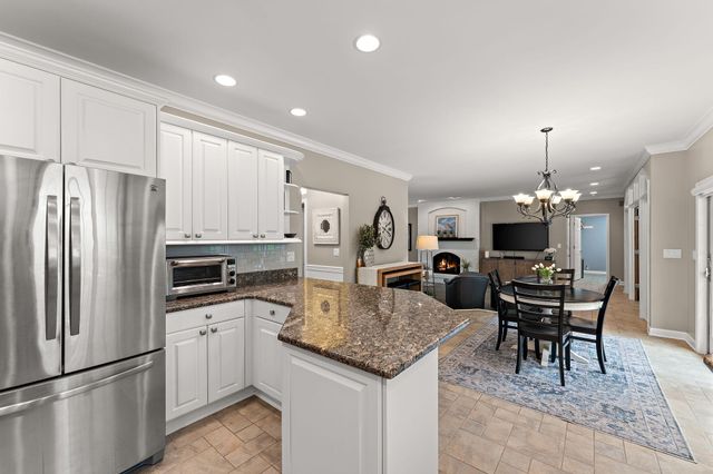 902 Crabapple Lane, Valparaiso, IN 46383