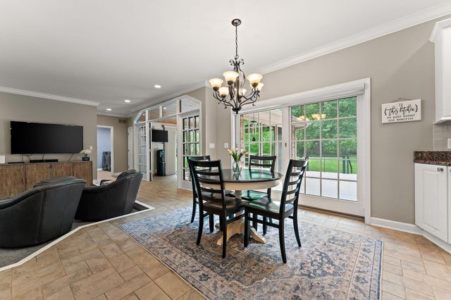 902 Crabapple Lane, Valparaiso, IN 46383