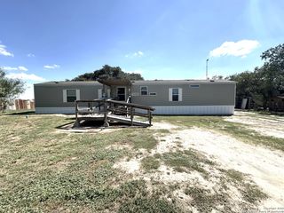934 CR 7711, Devine, TX 78016