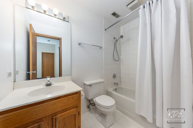 8026 Barrymore Drive 37-2, Darien, IL 60561